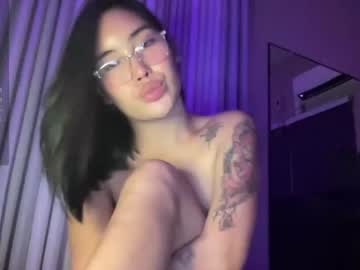 Бесплатный порно видеочат с трансом chenne_lovi